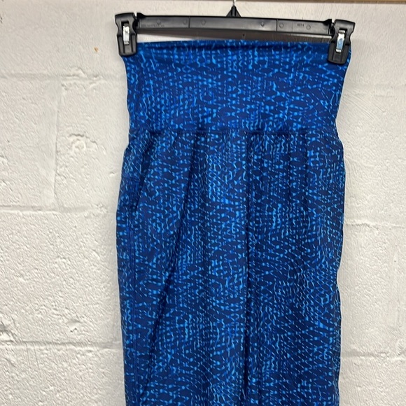 Lululemon Tranquil Crop Samba Snake Kayak Blue Hero sz 4 - Picture 5 of 8